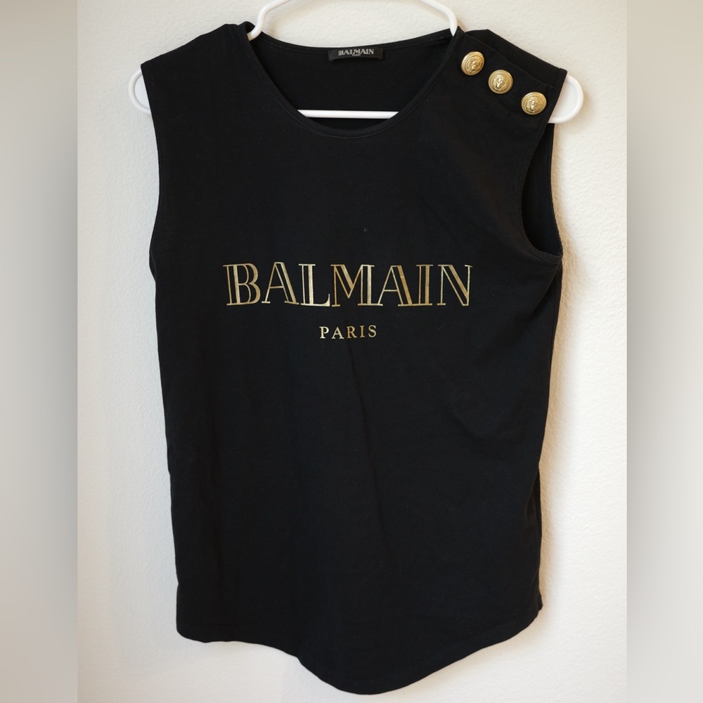 Only wore it once, excellent condition! Great and comfortable material!